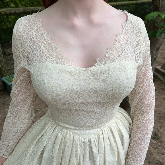 Vintage lace 1960’s long sleeve lace wedding dress - Picture 5 of 13